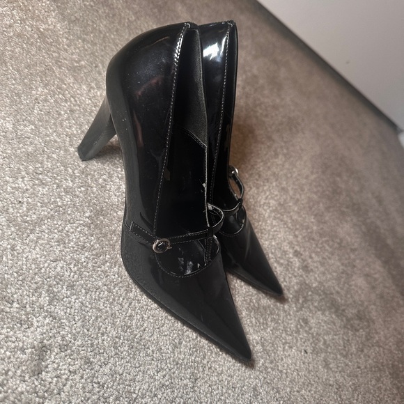 Gorgeous black heels super on trend for fall and winter - Picture 3 of 3